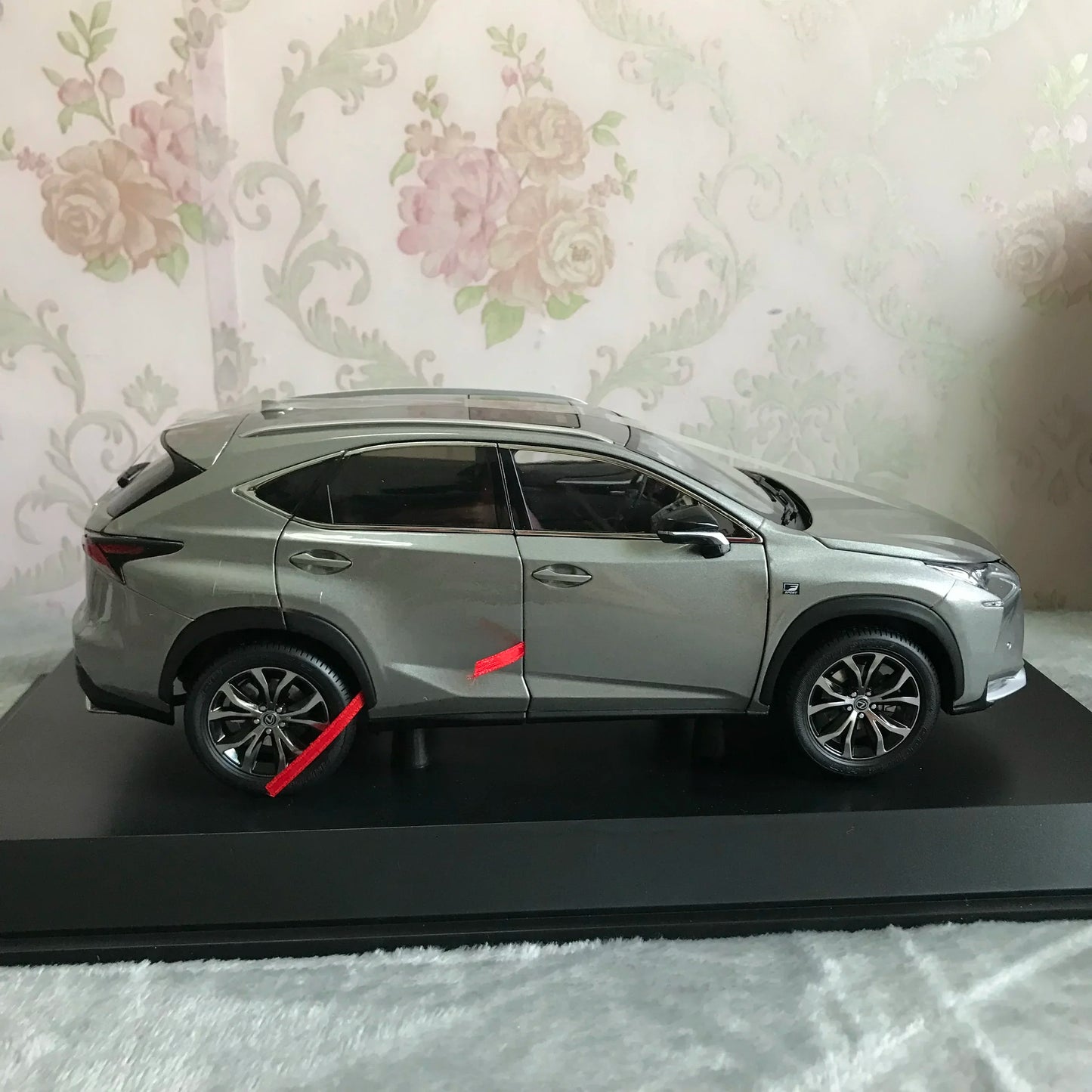 1:18 Lexus NX200t