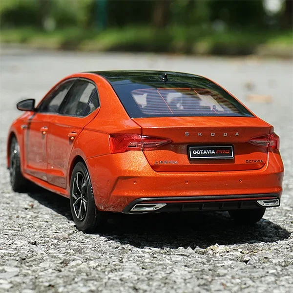 1:18 Skoda OCTAVIA PRO 2021