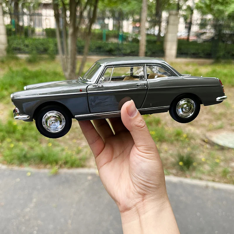 1:18  Peugeot 404 1967 Classic