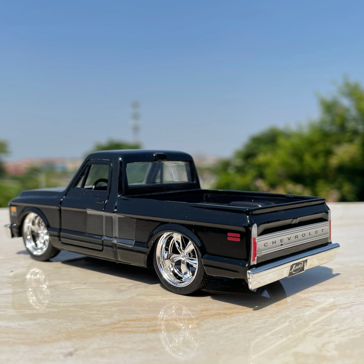 1:32 Chevrolet Pickup Truck