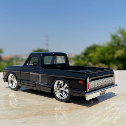 1:32 Chevrolet Pickup Truck