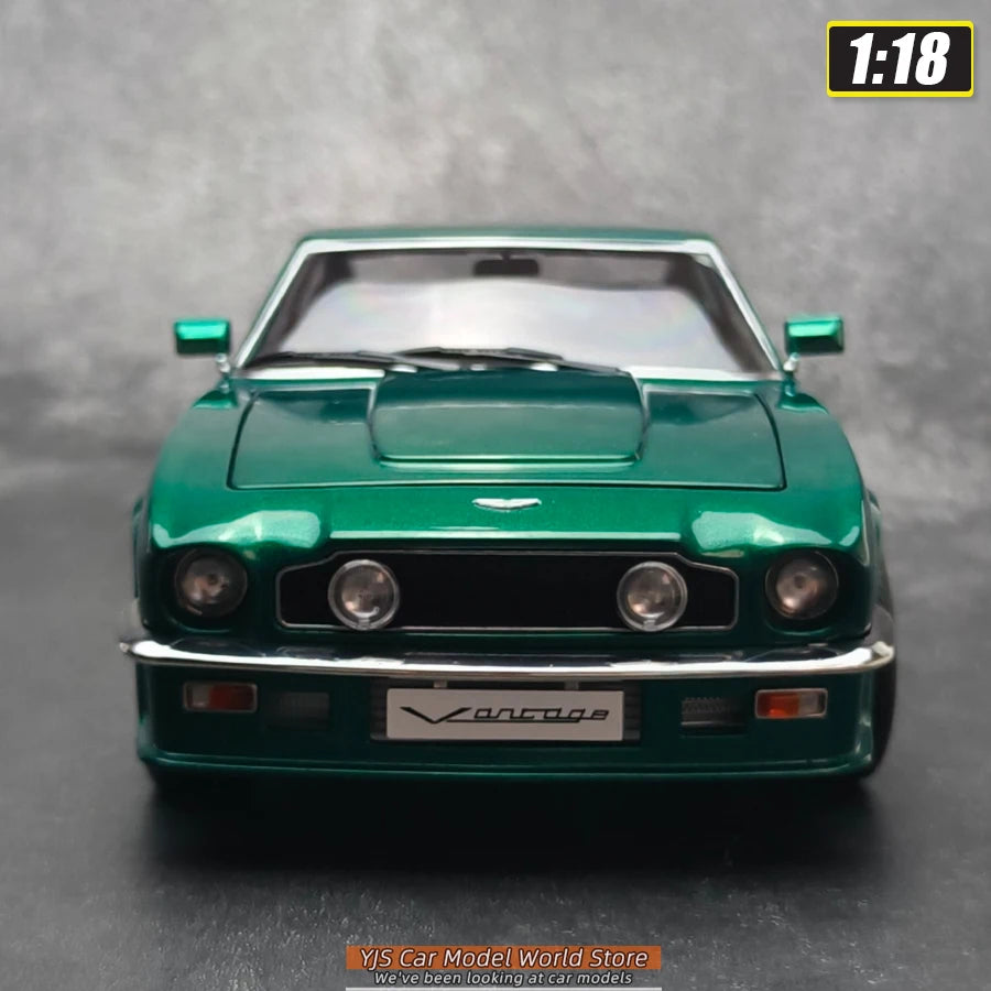 1:18 Aston Martin V8