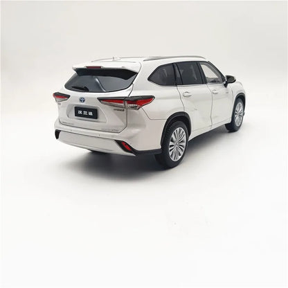 1:18 Toyota Highlander 2021