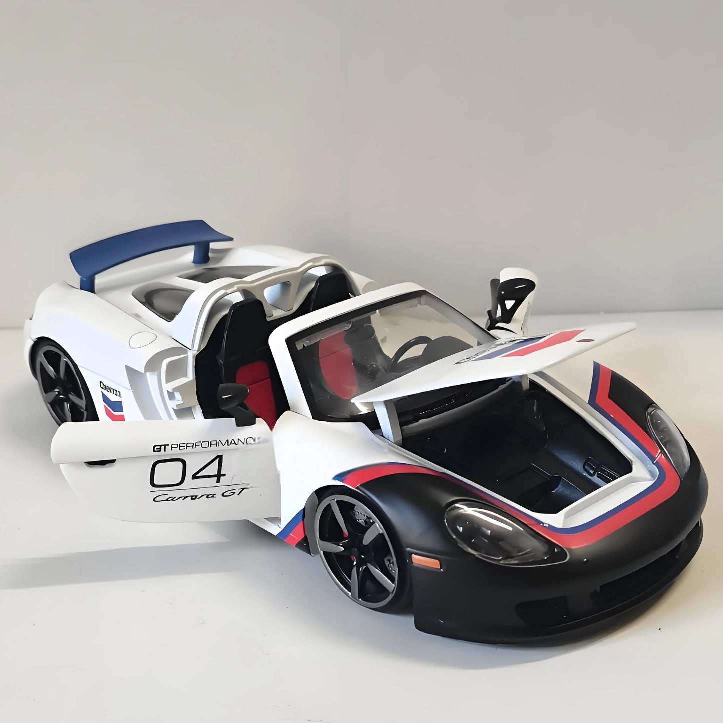 1:24 Porsche Carrera GT