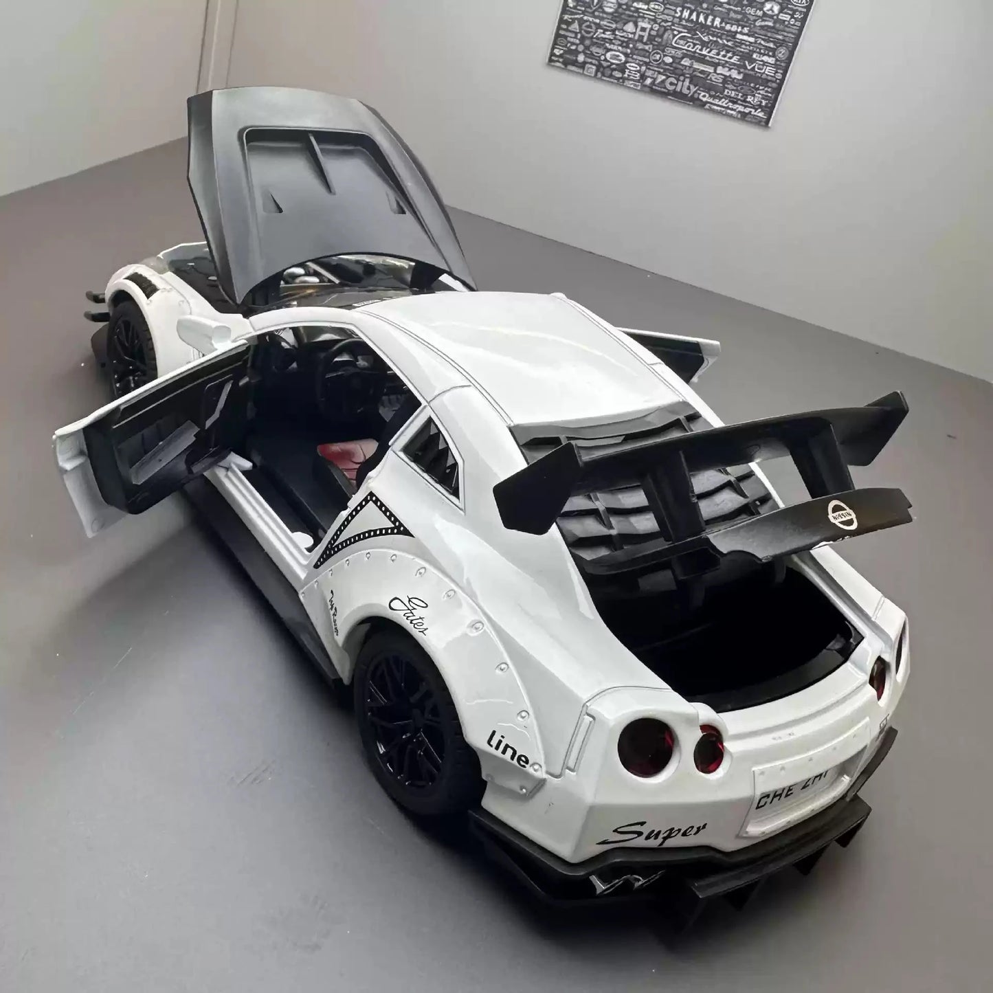 1:24 Nissan GTR