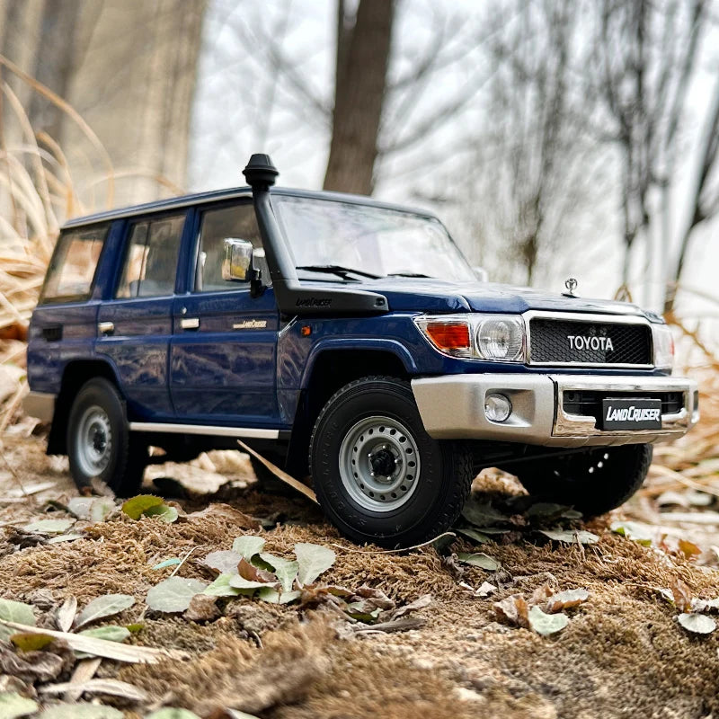 1:18 Toyota Land Cruiser 76 2017 LC76