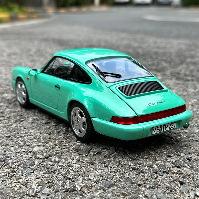 1:18 Porsche 911 Carrera 2 Cabriolet 1990