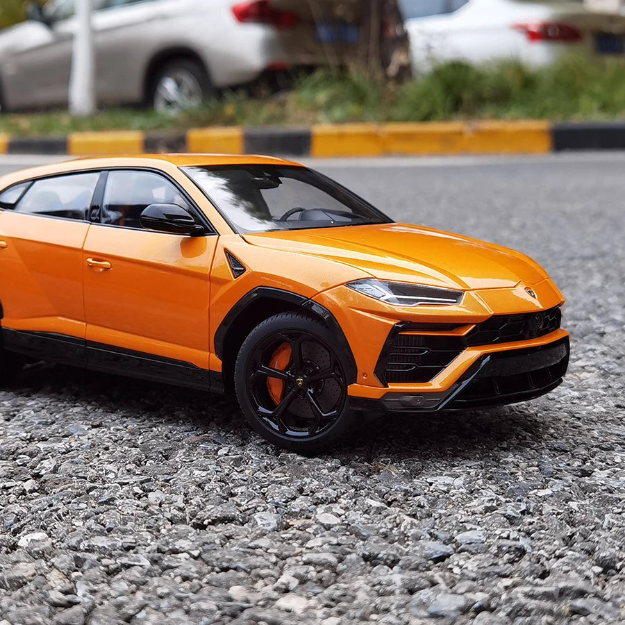 1:18 Lamborghini Urus