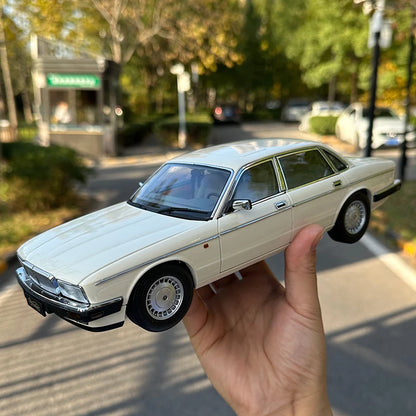 1:18 Jaguar XJ40