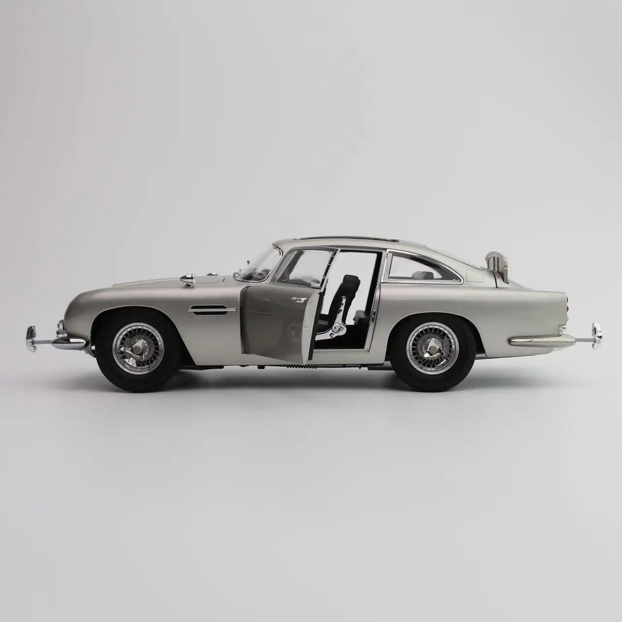 1:18 Aston Martin DB5 007