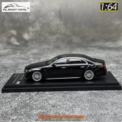 1:64 Mercedes-Benz S63 E Performance 2023