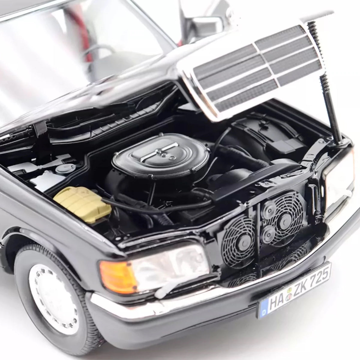 1:18 Mercedes-Benz S560 W126