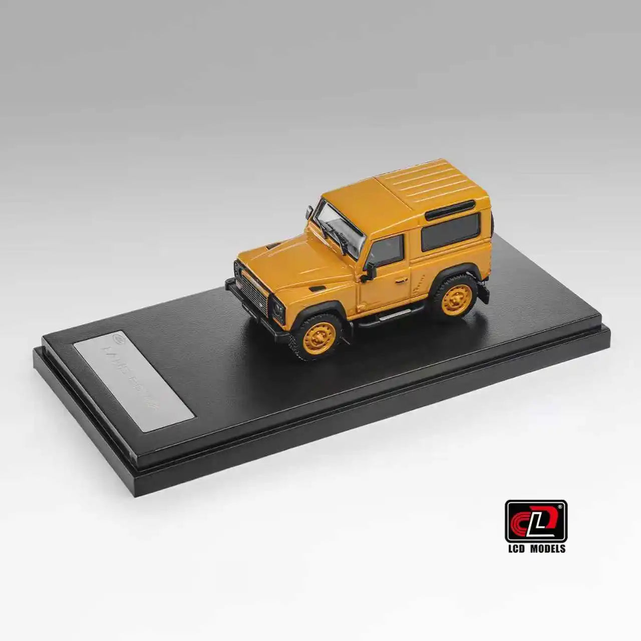 1:64 Land Rover Defender 90 V8