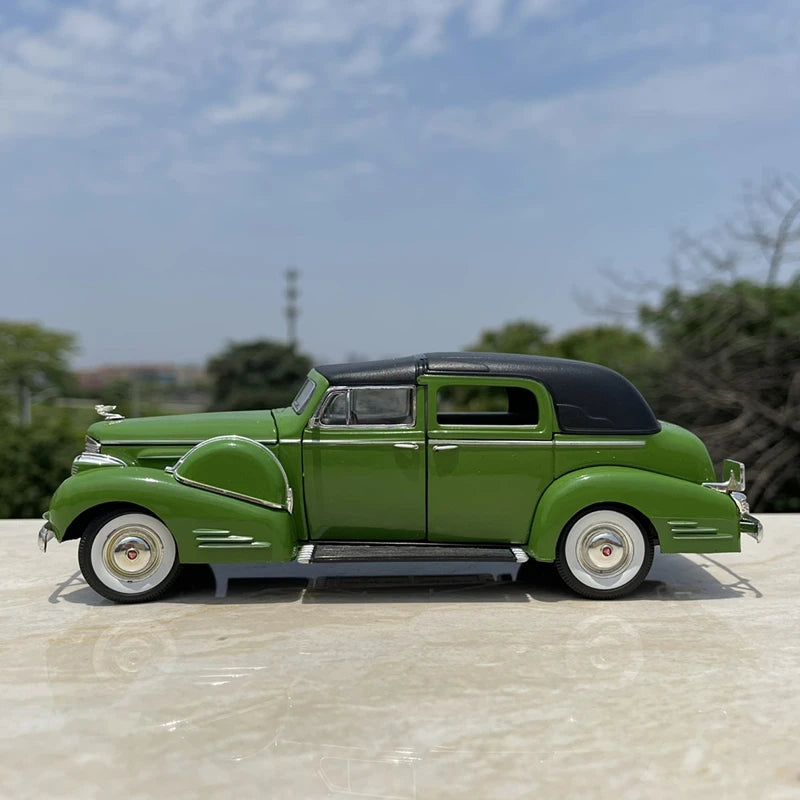 1:30 Classical Old Car
