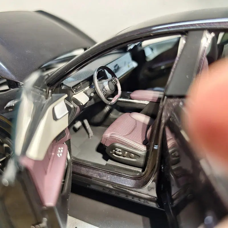1:18 MAZDA EZ-60 EZ60