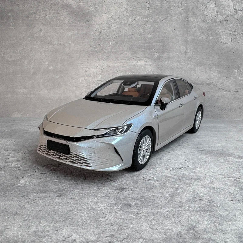 1:18 Toyota Camry 2024