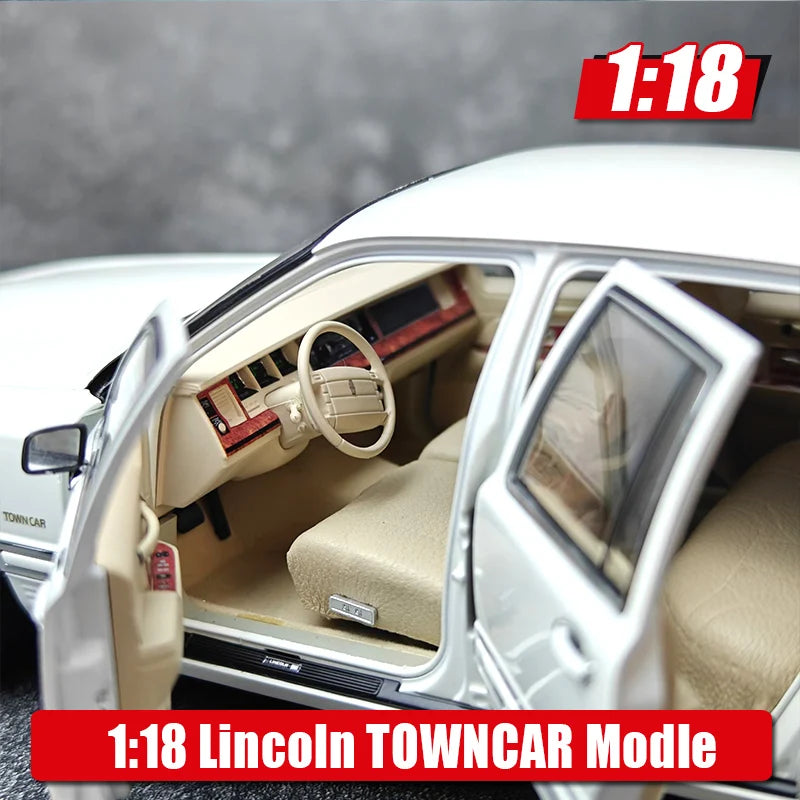 1:18 Lincoln TOWNCAR