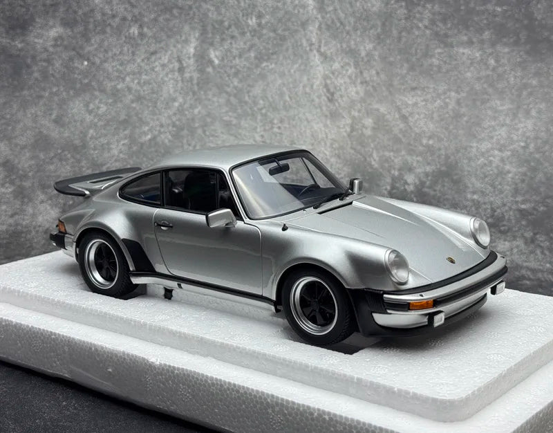 1:18 Porsche 911 Turbo 3.0 (930)