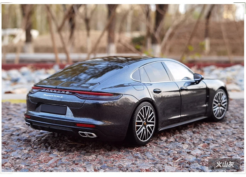 1:18 Porsche Panamera