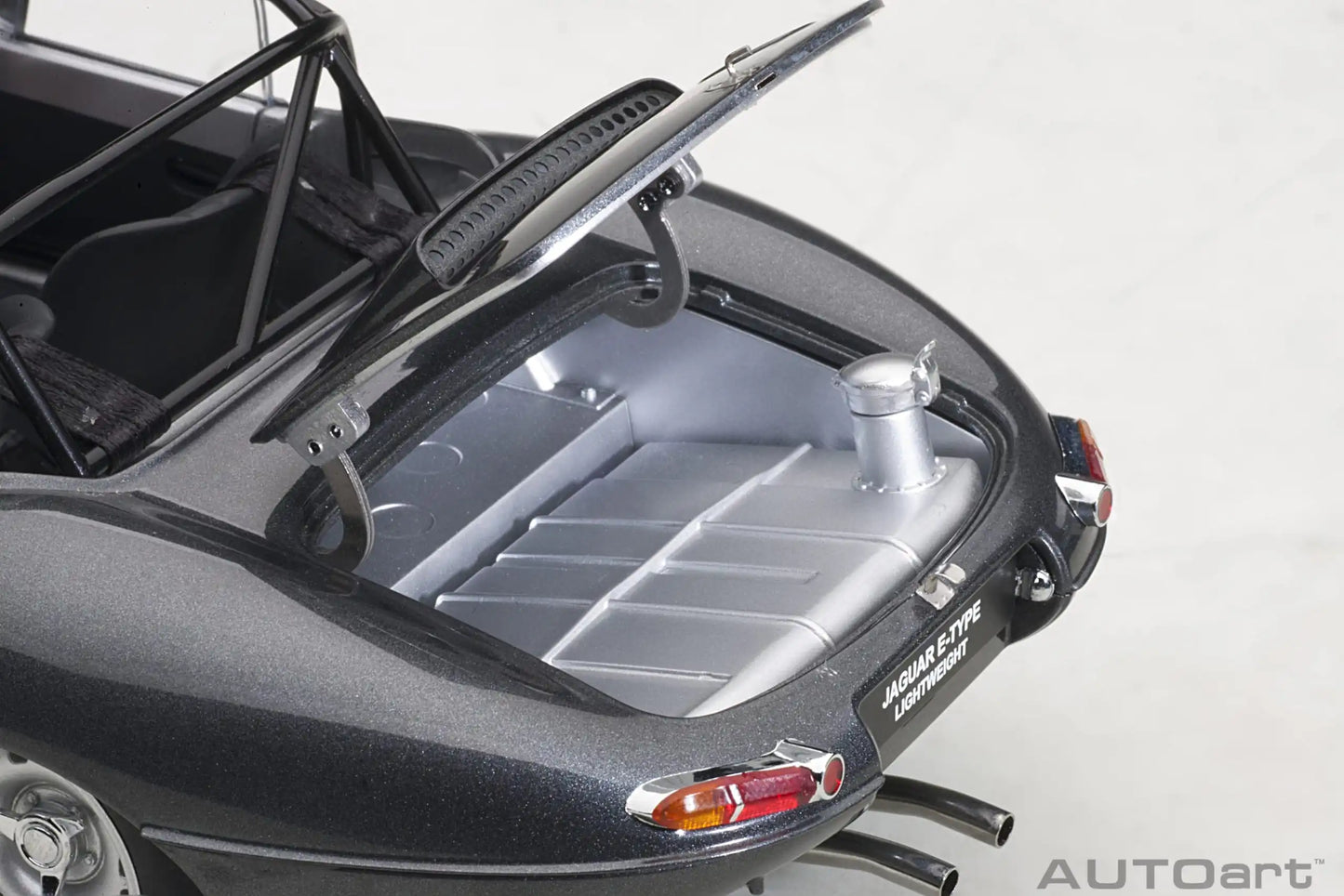 1:18 Jaguar Lightweight E-Type