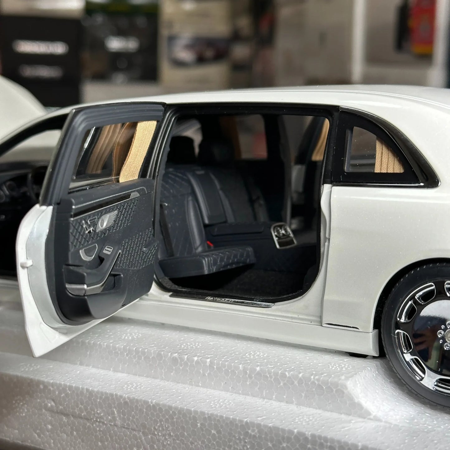 1:18 Mercedes Benz S600 V12 Pullman