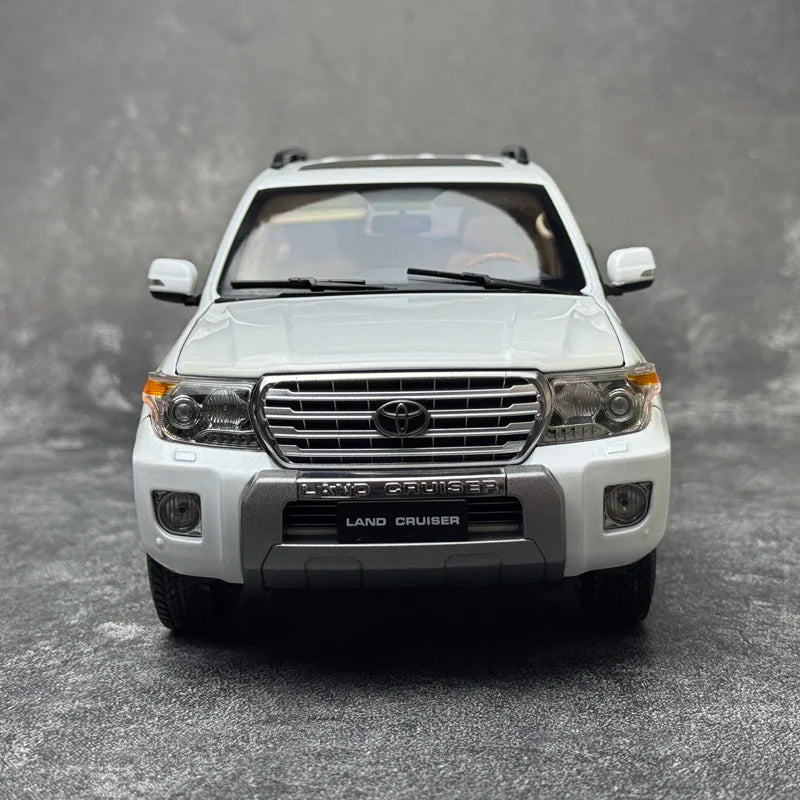 1:18 Land Cruiser LC200