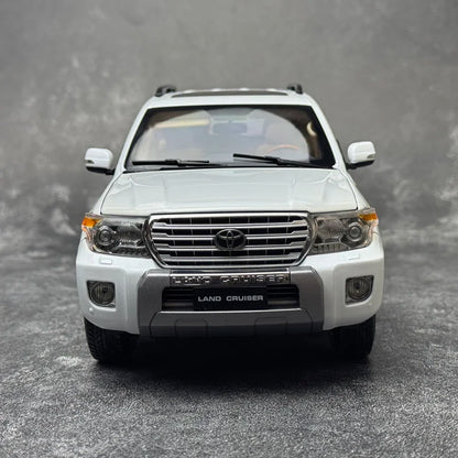 1:18 Land Cruiser LC200
