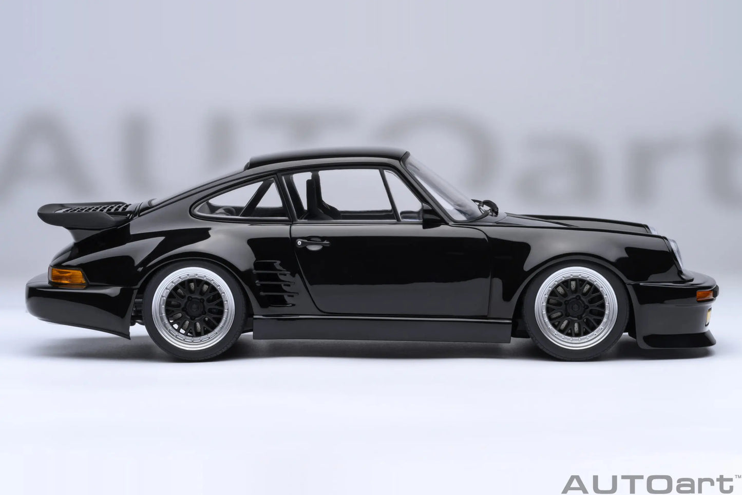 1:18 Porsche 911 (930) Turbo Sports