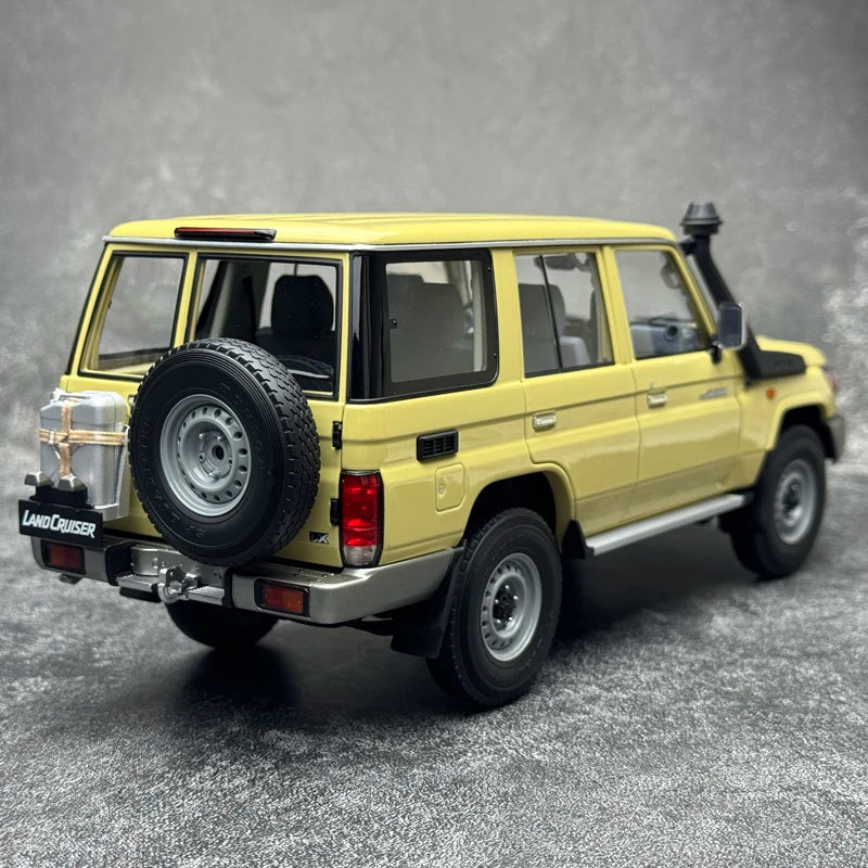 1:18 Land Cruiser 76 2017
