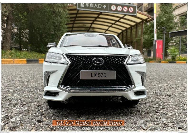 1:18 Lexus LX570