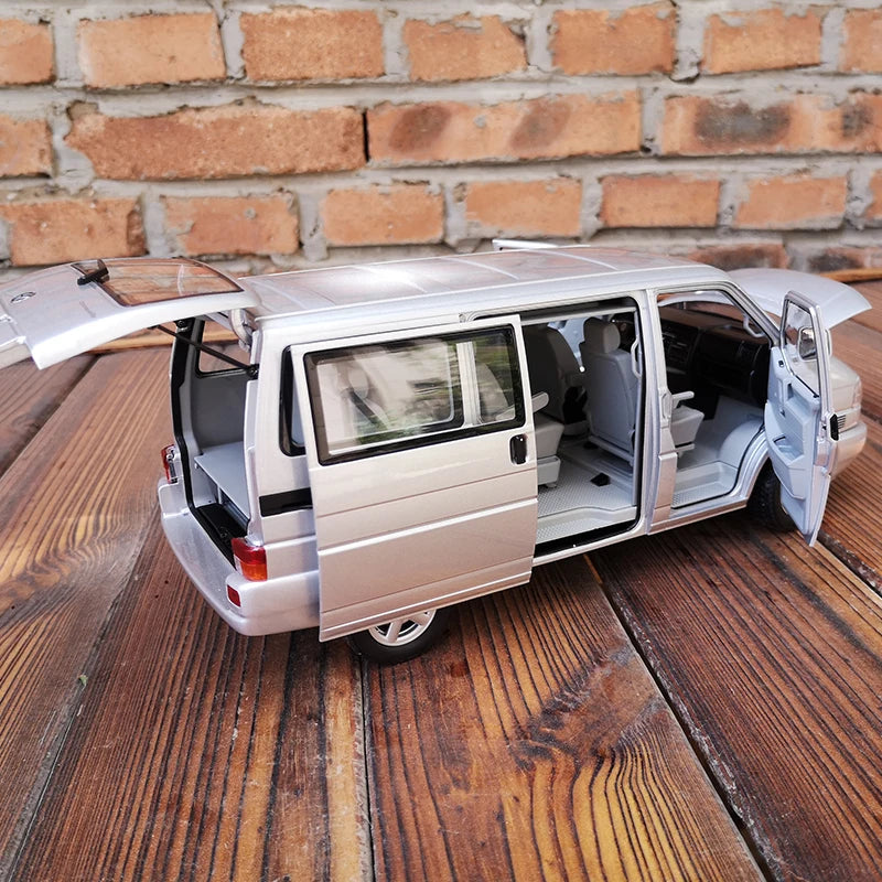 1:18 Volkswagen T4b Caravelle