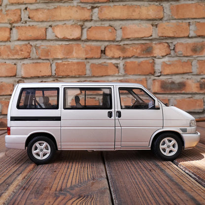 1:18 Volkswagen T4b Caravelle