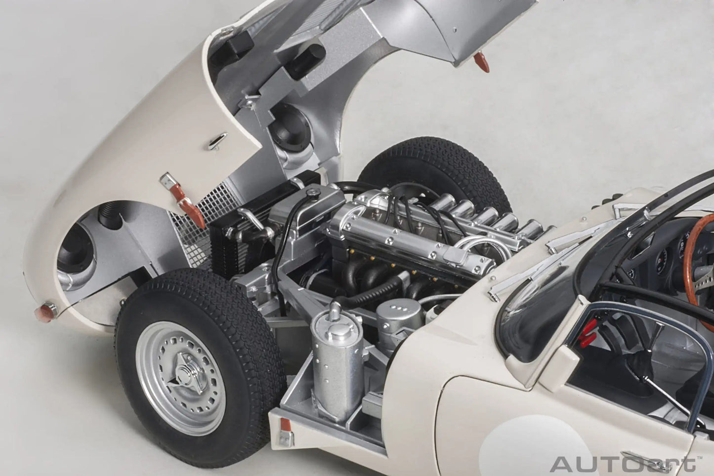 1:18 Jaguar Lightweight E-Type