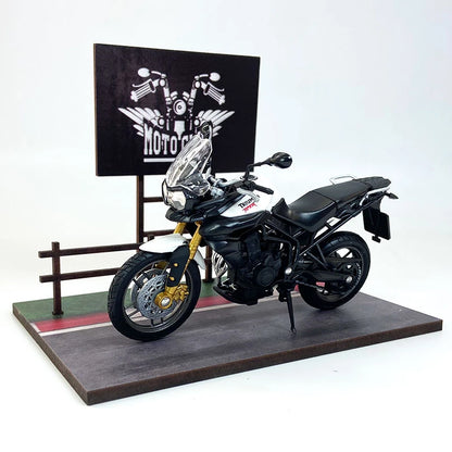 1:18 Triumph Tiger 800