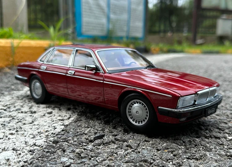 1:18 Jaguar XJ40