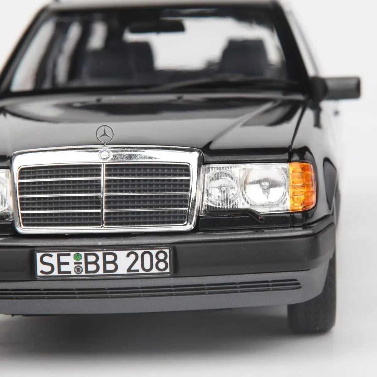 1:18  Mercedes-Benz  300 D T-Modell 1990