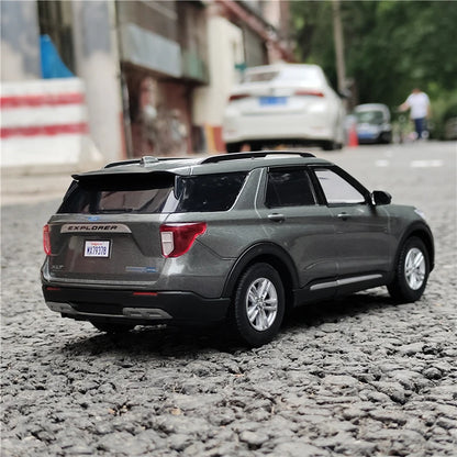 1:24 Ford Exploer XLT
