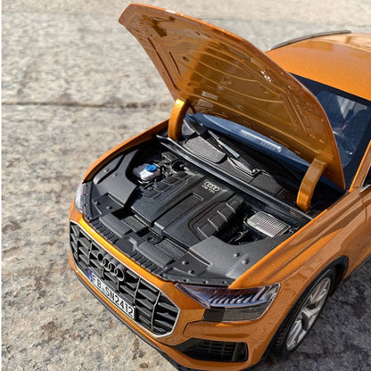 1:18 2018 AUDI Q8