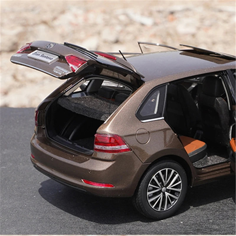 1:18 Volkswagen Gran Santana