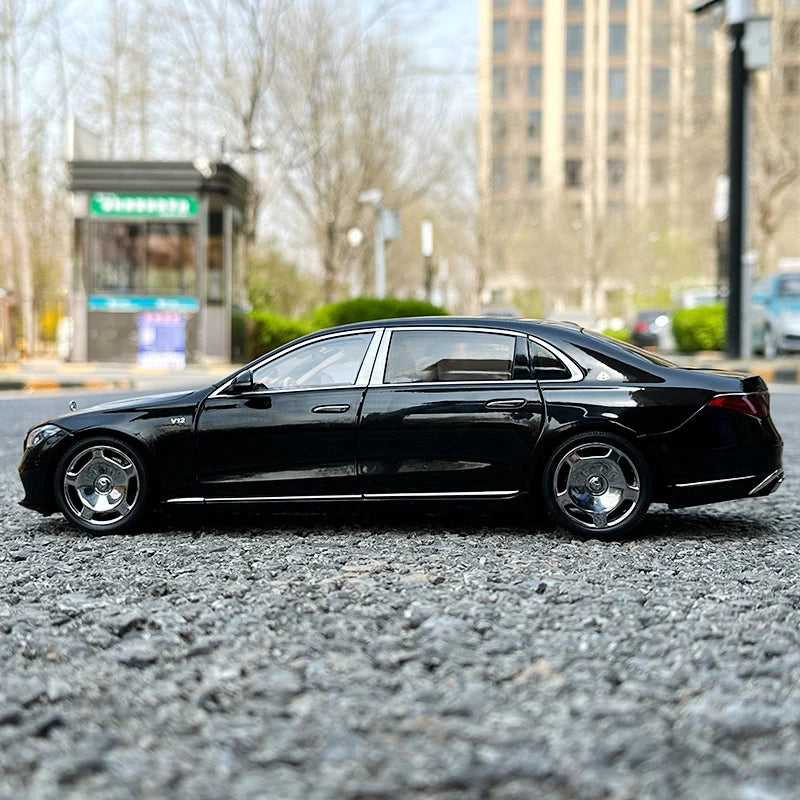 1:18 Mercedes Maybach S-Class S680 2021