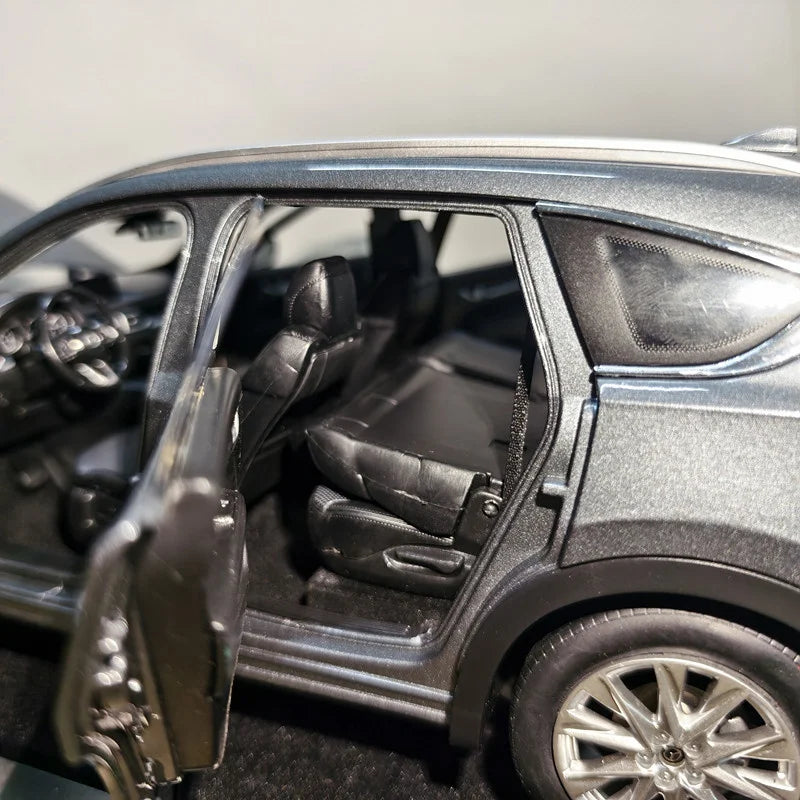 1:18 MAZDA CX8