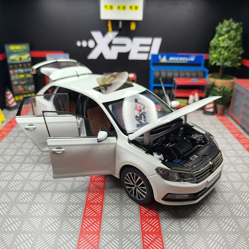 1:18 Volkswagen Gran Santana