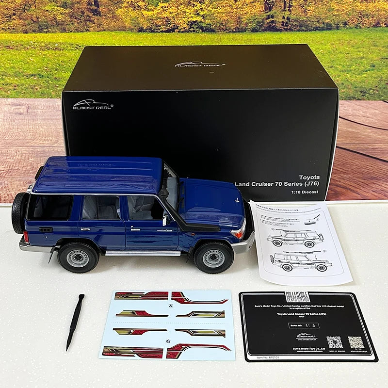 1:18 Toyota Land Cruiser 76 2017 LC76