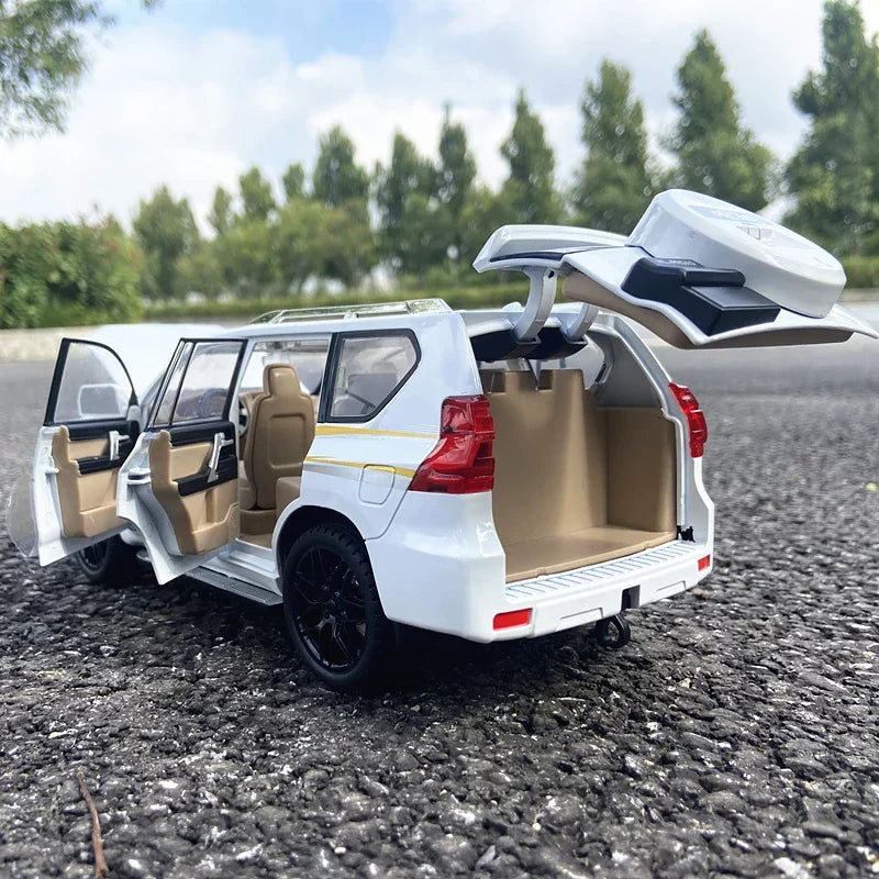 1:18 Prado SUV Alloy Car Model Diecast Metal Toy Off-road Vehicle Car Model High Simulation Sound and Light Toy Gift