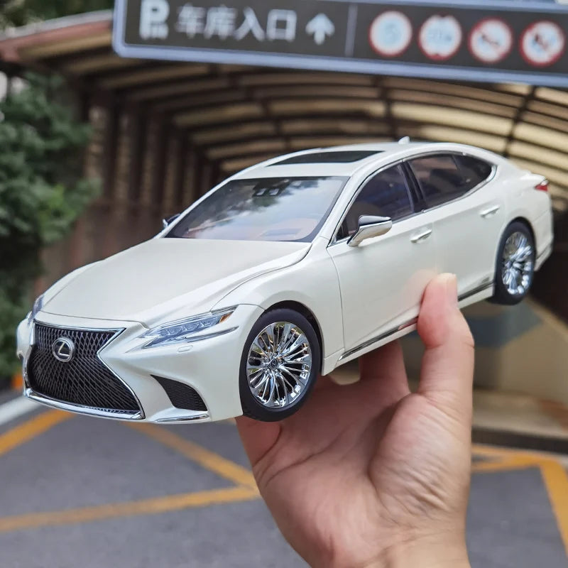 1:18 Lexus Ls500H Sedan