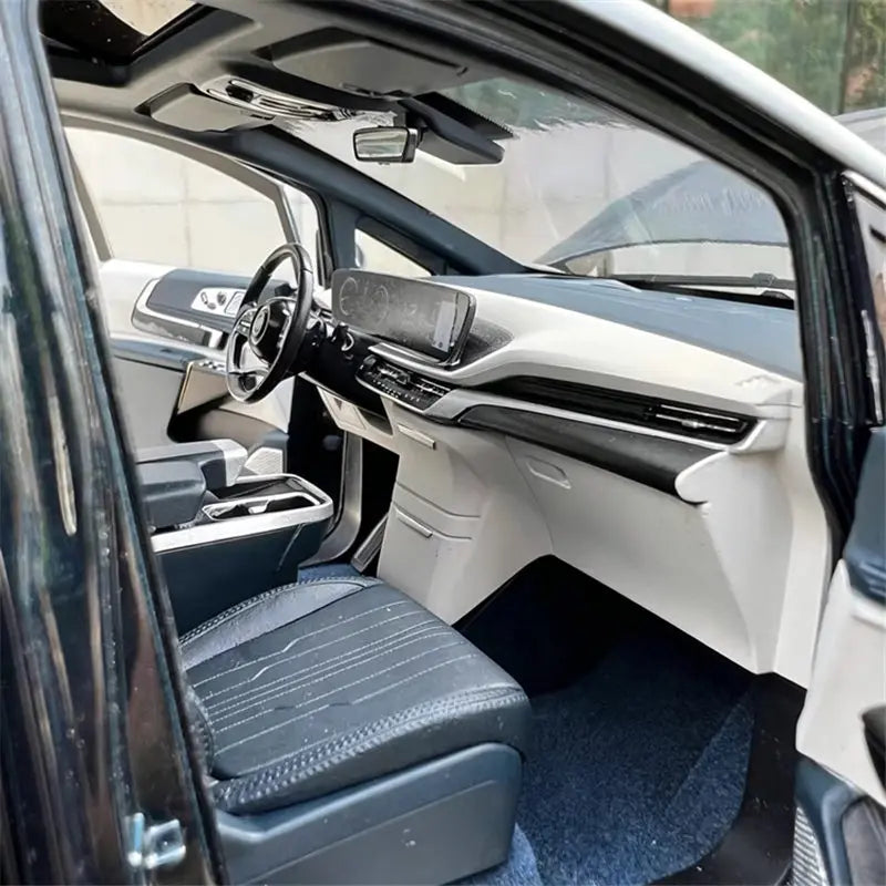 1:18 Buick GL8 Century MPV