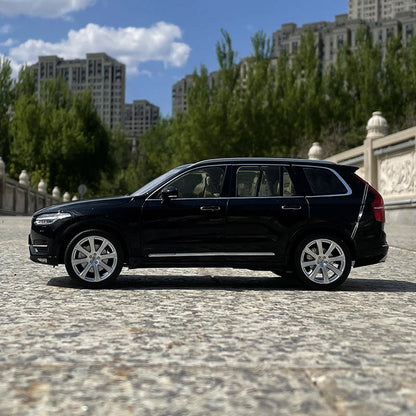 1:18 Volvos XC90