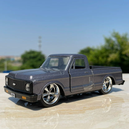 1:32 Chevrolet Pickup Truck