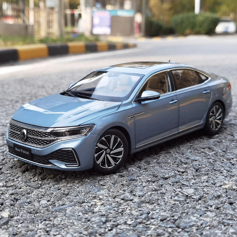 OEM diecast model 1:18 scale VW NEW PASSAT 2022 metal car model static display holiday gift