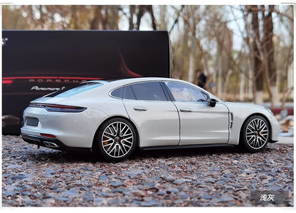 1:18 Porsche Panamera